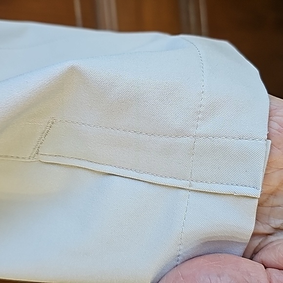 Off White Straight Leg Capri Pants for Effortless Style - Picture 5 of 15